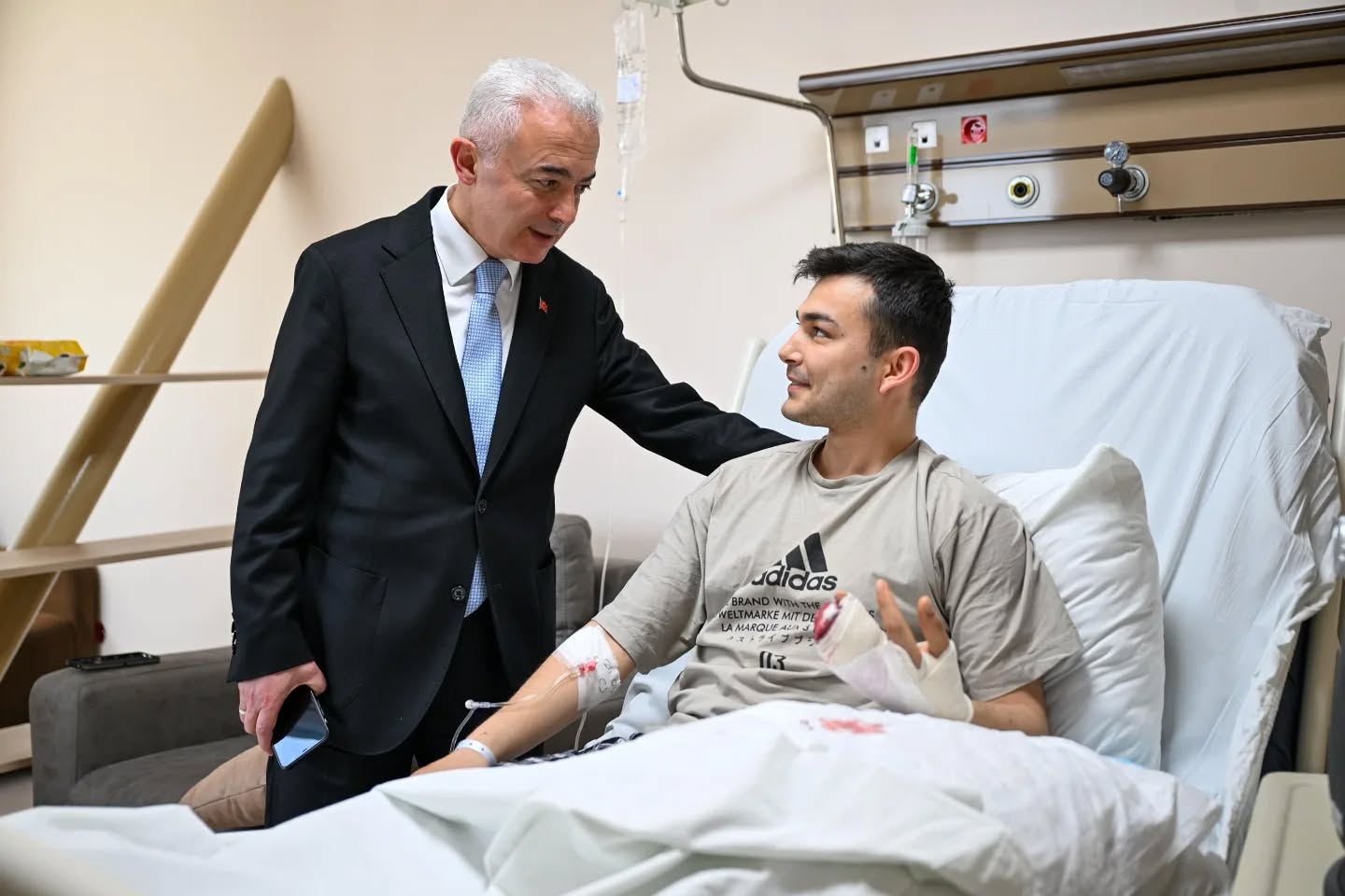 Vali Turan Lüleburgaz’da hasta ziyaretlerinde bulundu