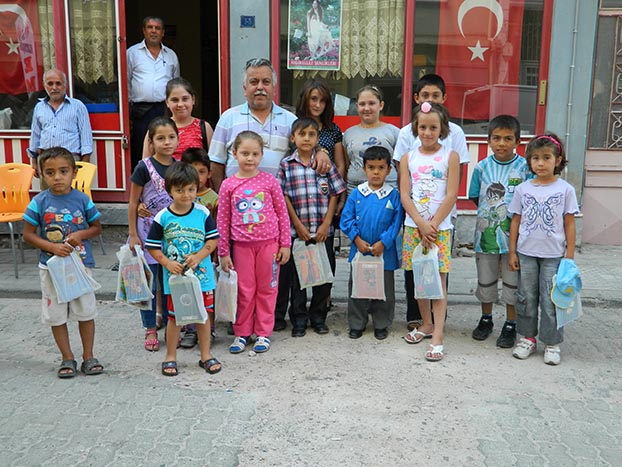 45 çocuk giydirildi