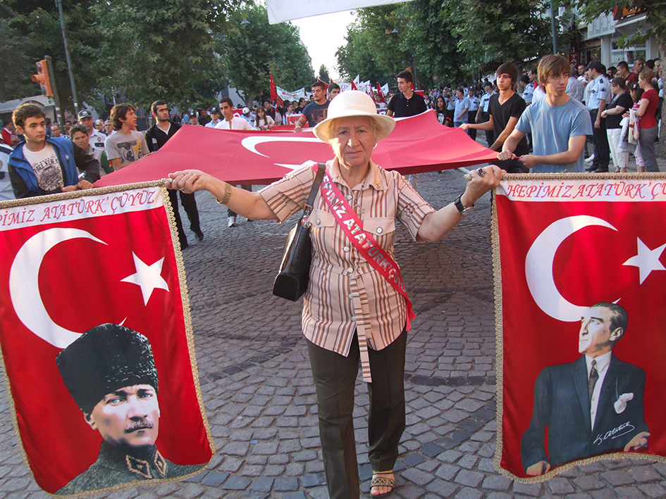 İyi ki varsın Mukaddes Teyze