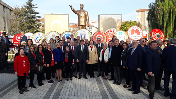 Kurtuluş coşkusu Çelenk Sunma töreni ile başladı